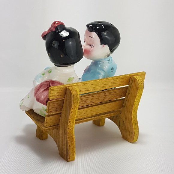 Vintage JAPAN Salt and Pepper Kissing Couple on Bench 1950s Retro Collectible - Picture 5 of 15